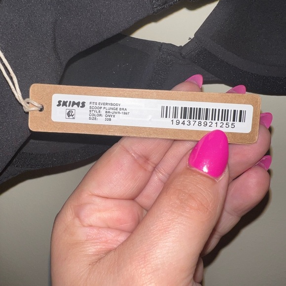 SKIMS Fits Everybody Scoop Plunge Bra - Onyx | Size 32B (NWT) - Picture 3 of 3